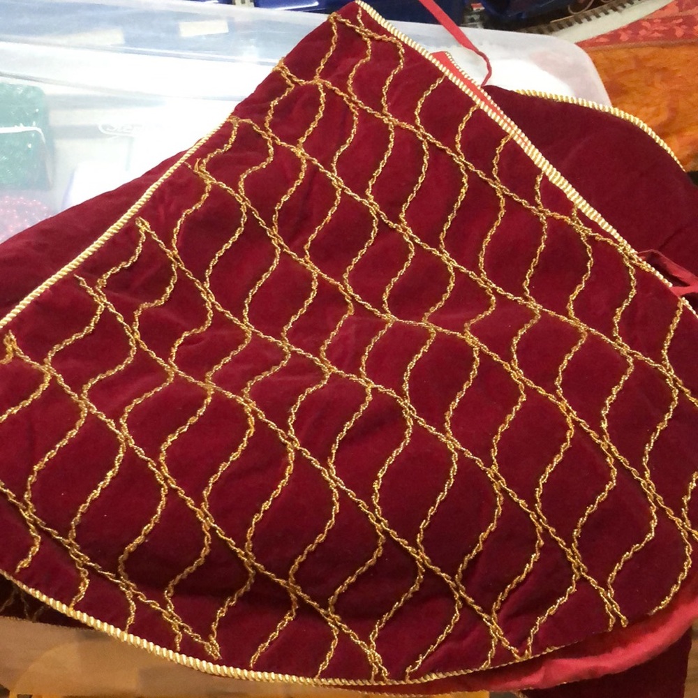 Christmas Tree Skirt Velvet Burgundy Red Gold Beaded Diameter 47” - Picture 2 of 6
